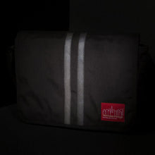 Load image into Gallery viewer, Manhattan Portage Hanover Messenger Bag - Lexington Luggage