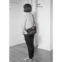 Load image into Gallery viewer, Manhattan Portage Midnight Mini NY Messenger Bag - Lexington Luggage (555174985786)