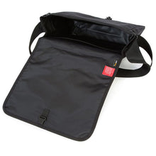 Load image into Gallery viewer, Manhattan Portage Hanover Messenger Bag - Lexington Luggage
