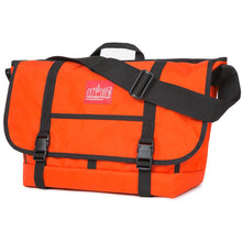 Load image into Gallery viewer, Manhattan Portage Downtown NY Messenger Bag (LG) - Lexington Luggage
